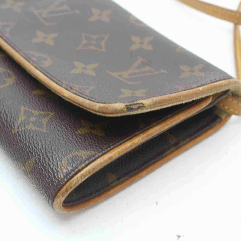 Pre-loved authentic Louis Vuitton Pochette Twin Gm sale at jebwa.