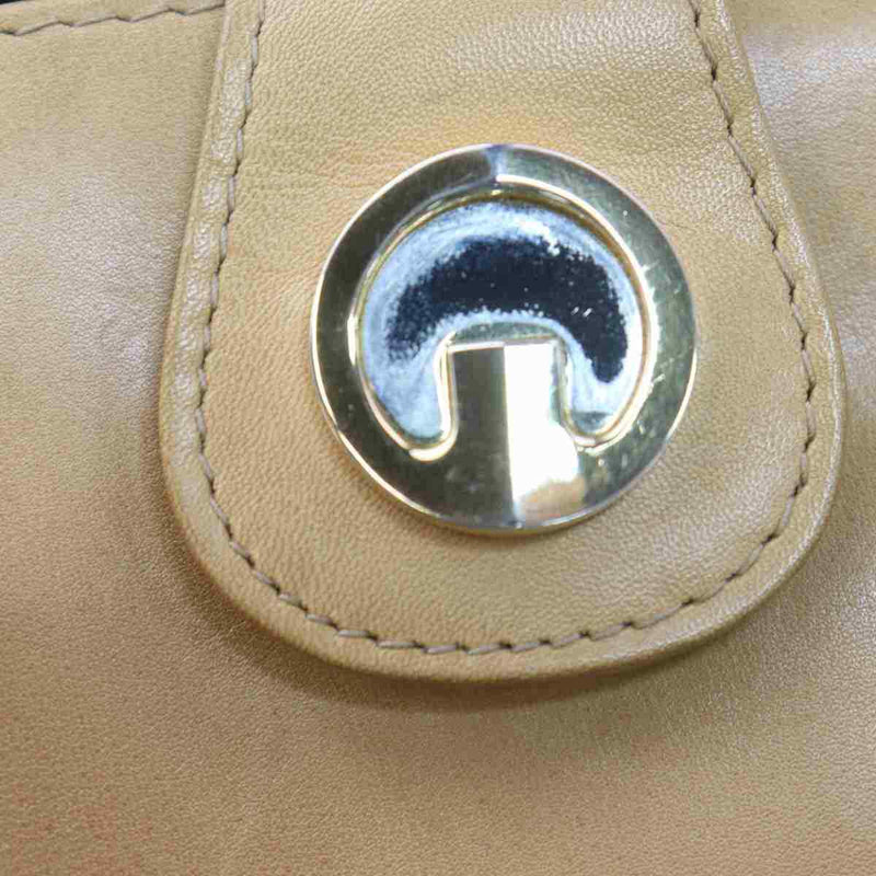Pre-loved authentic Gucci Crossbody Bag Beige Leather sale at jebwa.