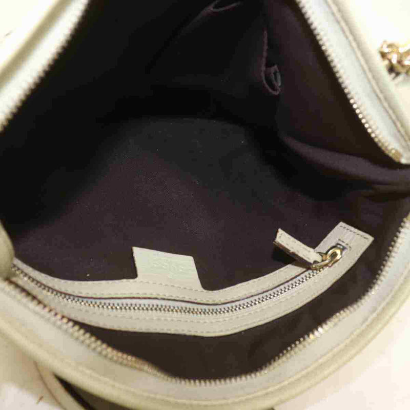 Pre-loved authentic Gucci Crossbody Bag White Canvas sale at jebwa