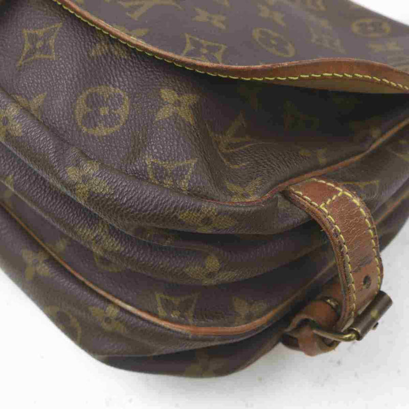 Pre-loved authentic Louis Vuitton Saumur 30 Crossbody sale at jebwa