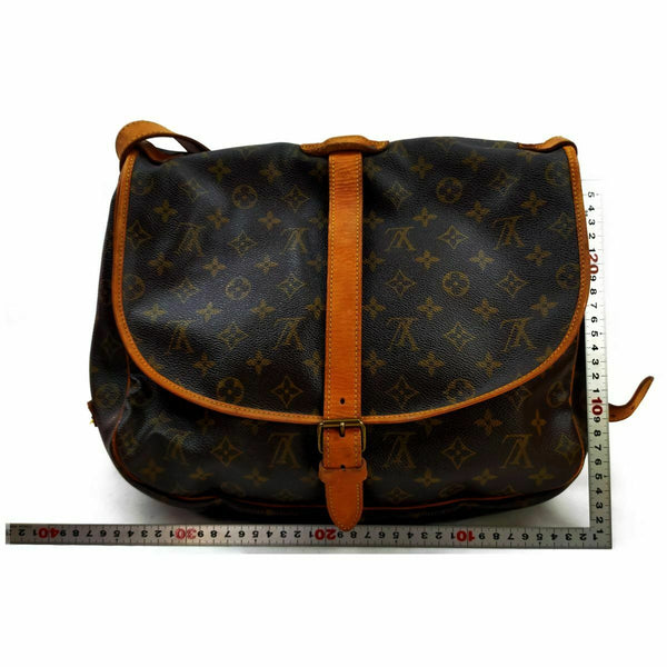 Pre-loved authentic Louis Vuitton Saumur 35 Messenger sale at jebwa.