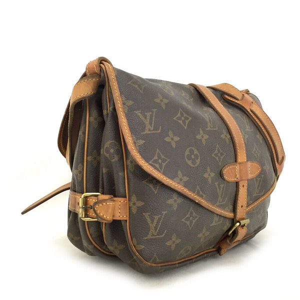 Pre-loved authentic Louis Vuitton Saumur 30 Messenger sale at jebwa.