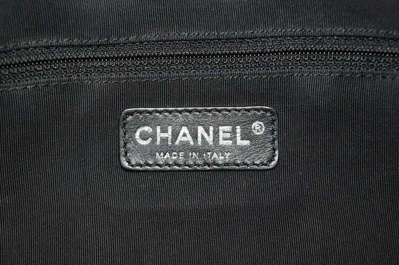 Chanel Clutch Unlimited Logo