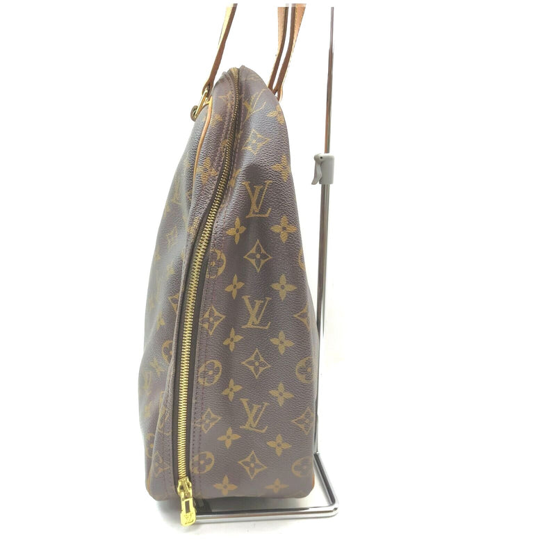 WHAT'S IN MY LOUIS VUITTON EXCURSION BAG
