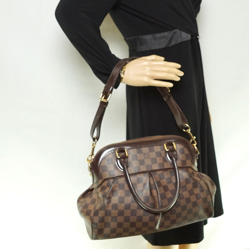 Pre-loved authentic Louis Vuitton Trevi Pm Shoulder Bag sale at jebwa.