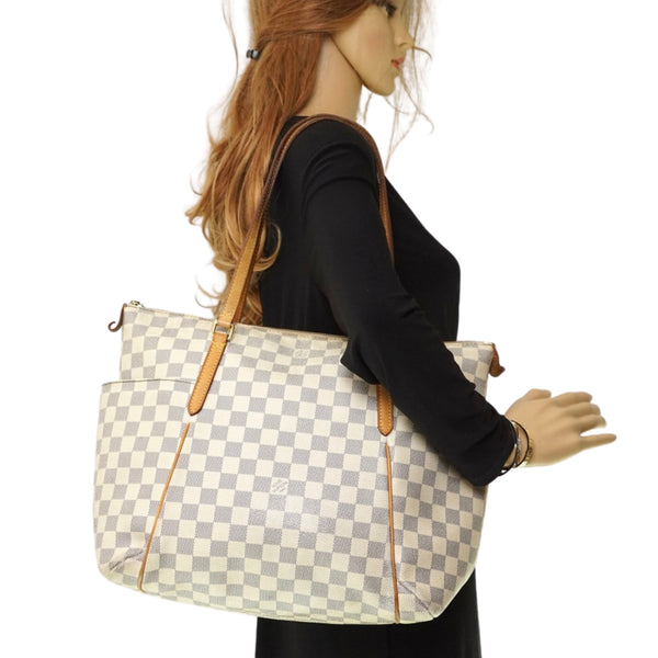 Pre-loved authentic Louis Vuitton Totally Pm Shoulder sale at jebwa