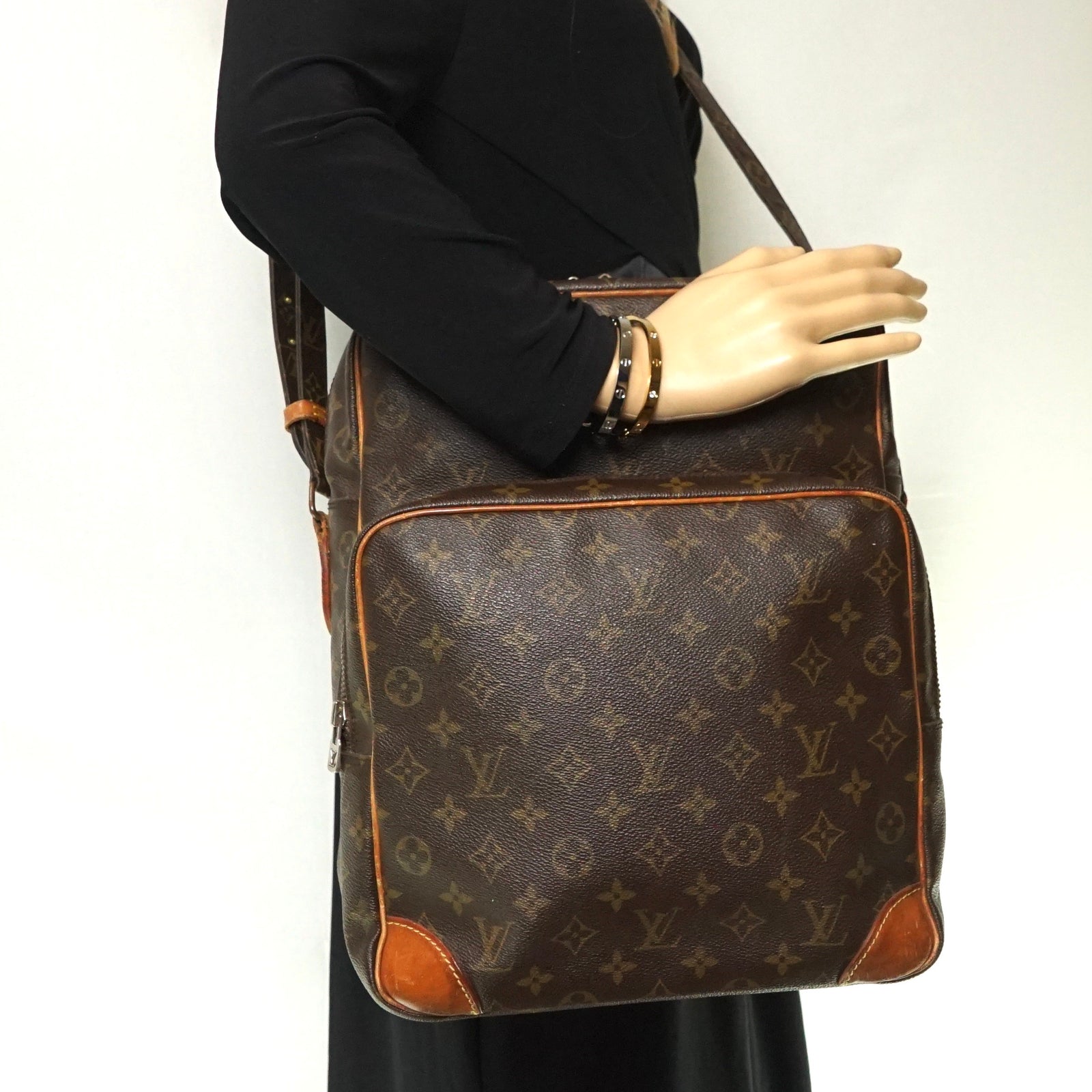 Louis Vuitton Amazon Gm Crossbody Louis Vuitton Amazon Gm Crossbody