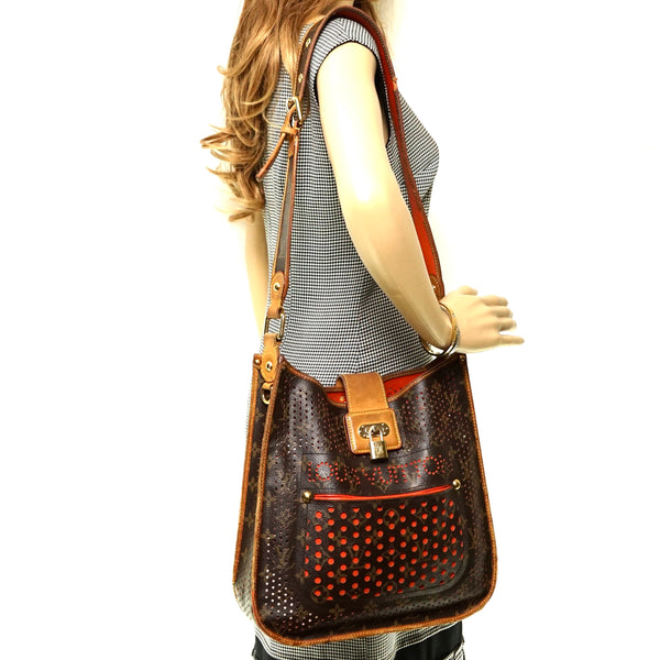 Pre-loved authentic Louis Vuitton Musette Perfo sale at jebwa