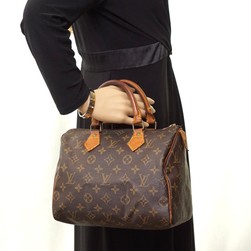 Pre-loved authentic Louis Vuitton Speedy 25 Satchel Bag sale at jebwa.