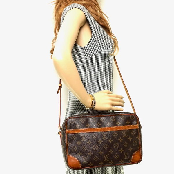 Pre-loved authentic Louis Vuitton Trocadero 30 sale at jebwa