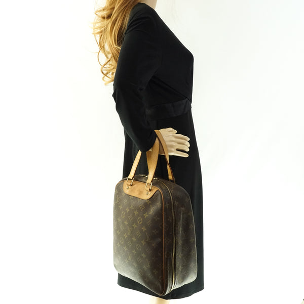 Pre-loved authentic Louis Vuitton Excursion Hand Bag sale at jebwa.