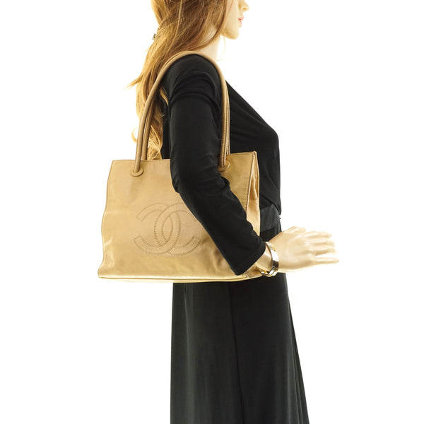 Chanel Cc Logo Tote Bag Beige Lamb