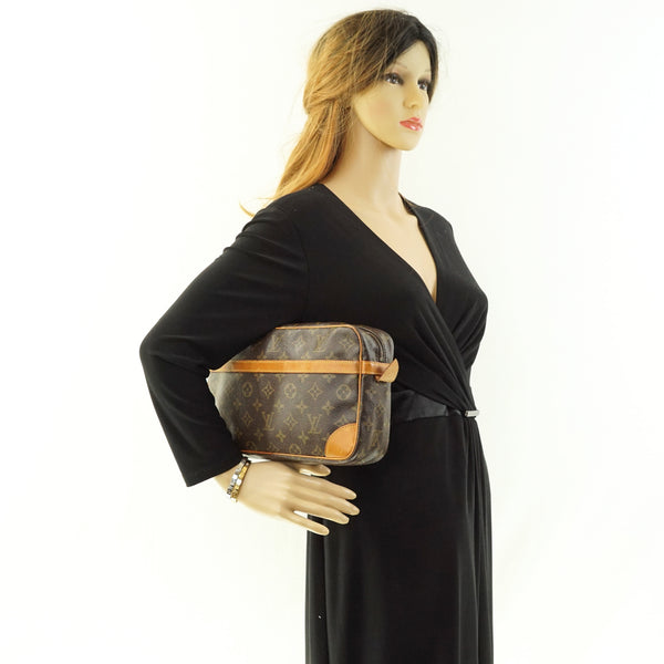 Pre-loved authentic Louis Vuitton Compiegne 28 Brown sale at jebwa.