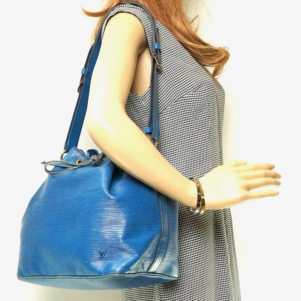 Pre-loved authentic Louis Vuitton Noe Shoulder Bag Blue sale at jebwa