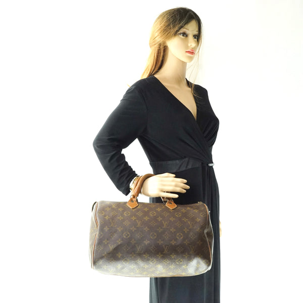 Pre-loved authentic Louis Vuitton Speedy 35 Hand Bag sale at jebwa.