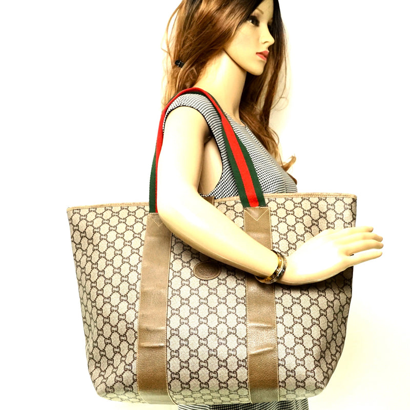 Pre-loved authentic Gucci Logos Sherry Shoulder Tote sale at jebwa.