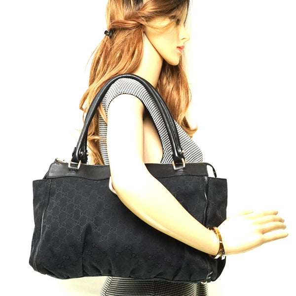 Pre-loved authentic Gucci Handbag Black Canvas sale at jebwa