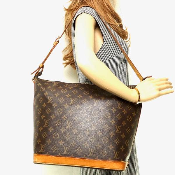 Pre-loved authentic Louis Vuitton Amfar Three Shoulder sale at jebwa