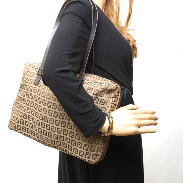 Pre-loved authentic Fendi Tote Bag Brown Nylon sale at jebwa.