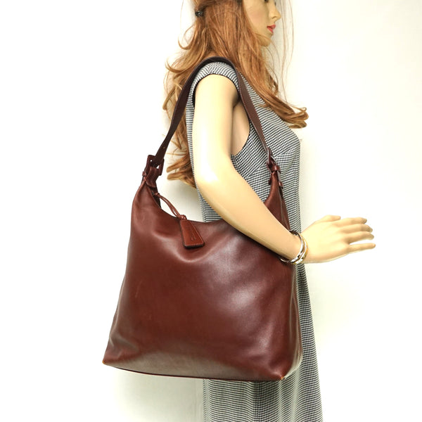 Pre-loved authentic Chanel Shoulder Bag Brown Leather sale at jebwa