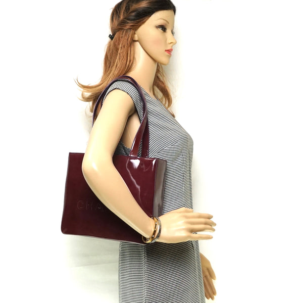 Pre-loved authentic Chanel Logo Embossed Shoulder Tote sale at jebwa
