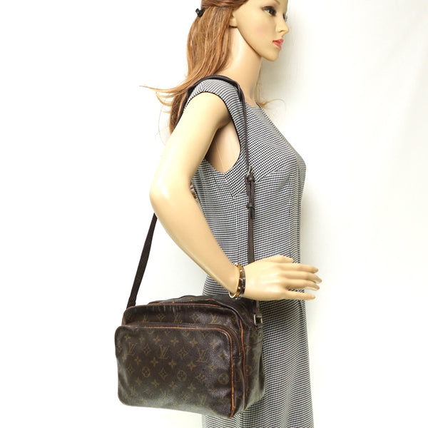 Pre-loved authentic Louis Vuitton Nile Crossbody Bag sale at jebwa