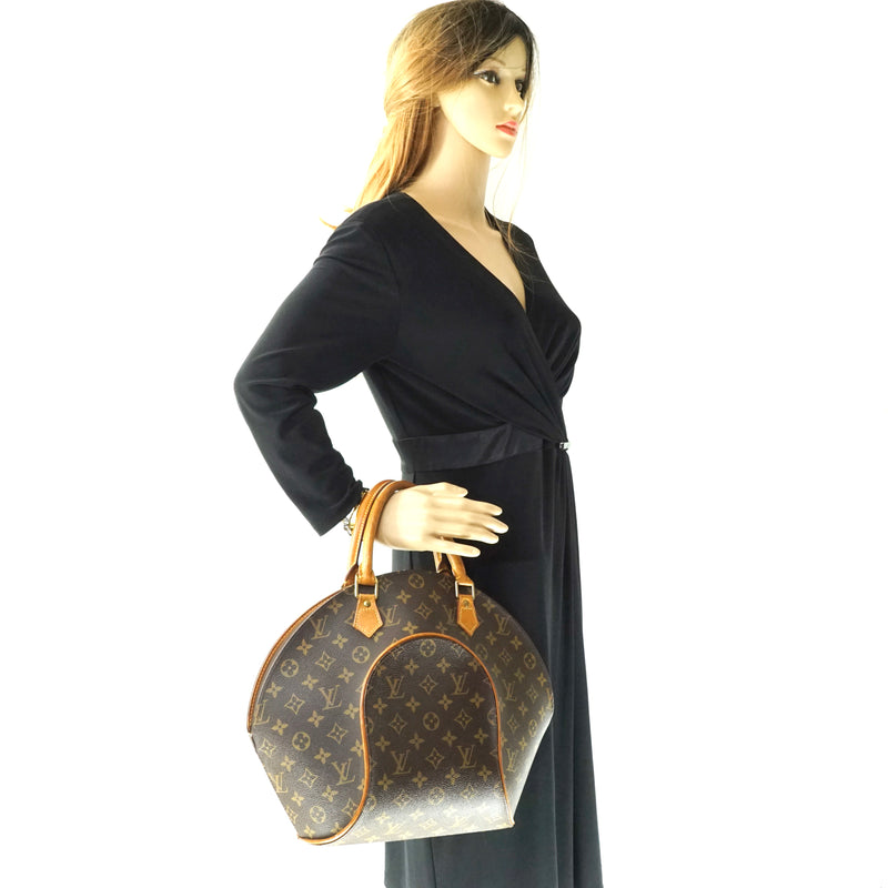 Pre-loved authentic Louis Vuitton Ellipse Mm Hand Bag sale at jebwa.